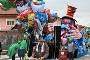 Il carnevale per la pace in giallo e blu di Leini 20250323 68